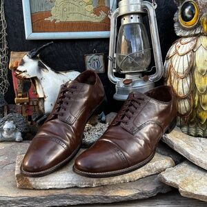 Vintage Stacy Adams brown leather oxfords.